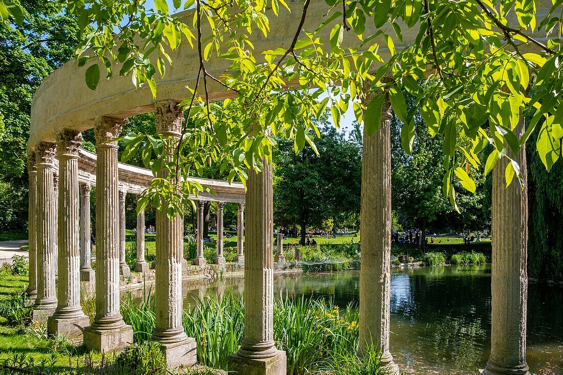 France, Paris, Parc Monceau, Naumachie, oval basin bordered by a Corinthian colonnade