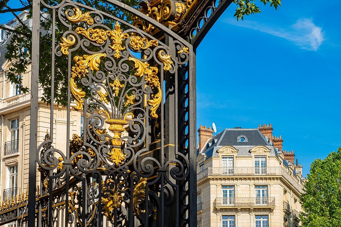 France, Paris, a Haussmanian building through the gates of Parc Monceau