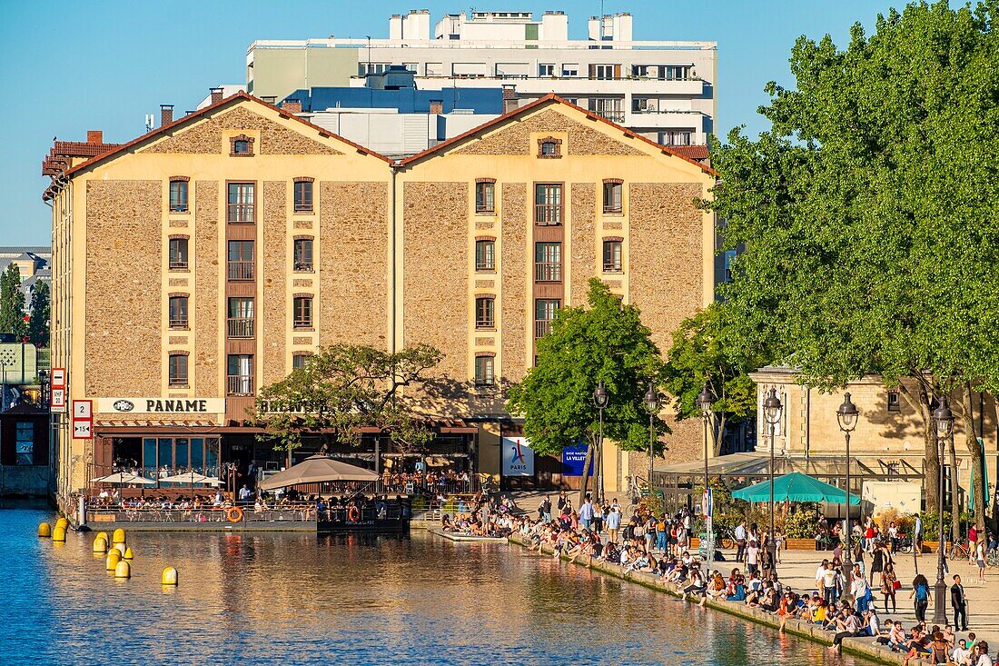 France, Paris, Stalingrad, the basin of the Villette, quai de la Loire