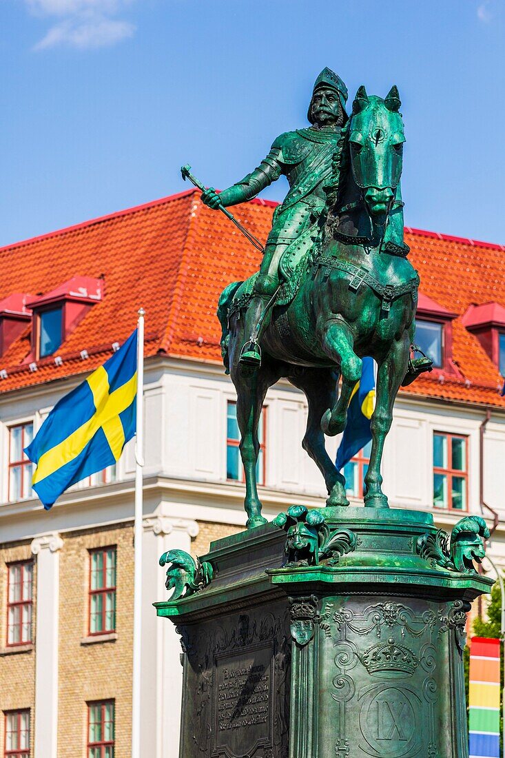 Sweden, Vastra Gotaland, Goteborg (Gothenburg), equestrian statue of King Karl IX on Ostra Larmgatan square