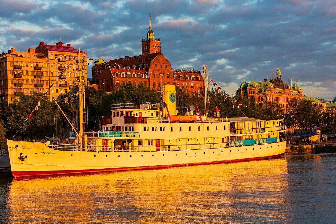 Sweden, Vastra Gotaland, Goteborg (Gothenburg), floating maritime museum, the boat restaurant Marieholm and view on Kvarnberget and its clock and the buildings of the company ASECO on Packhusplatsen