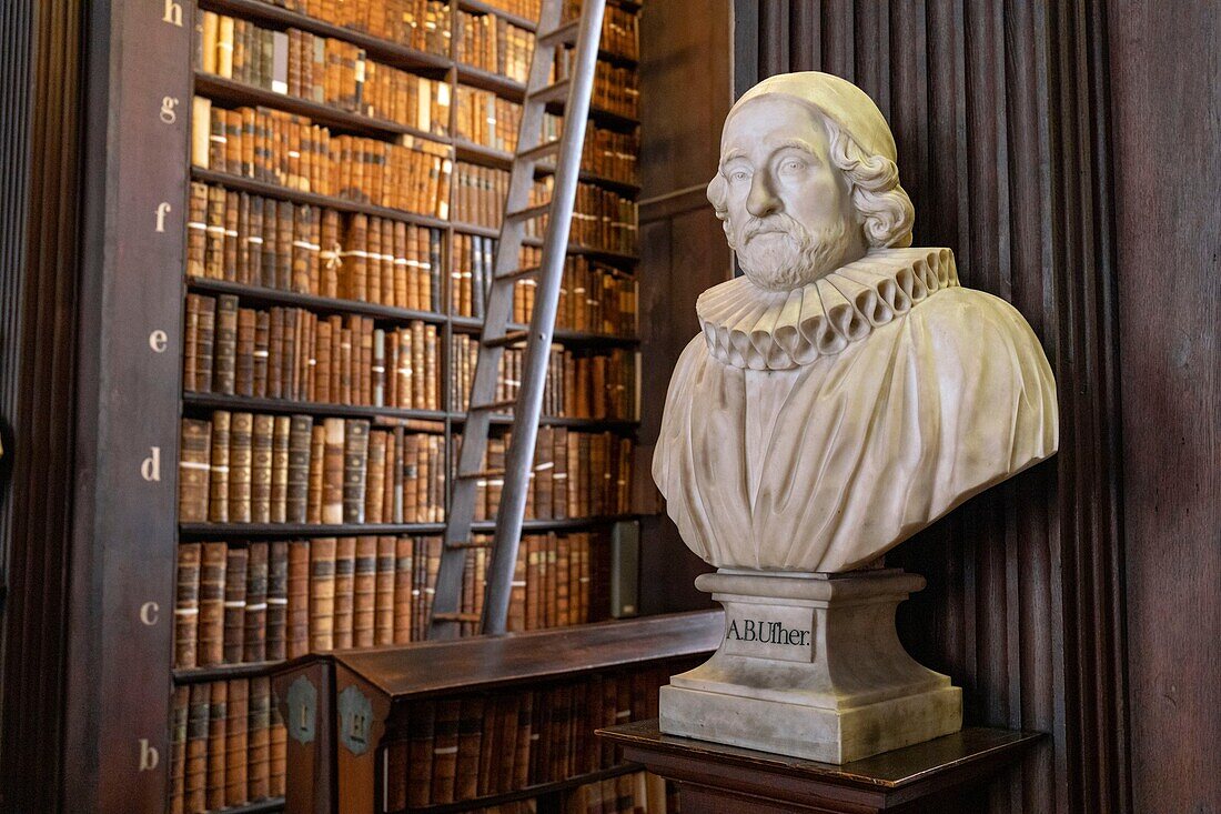 Ireland, Dublin, Trinity College, the old library, one of the most beautiful in the world, the main hall, the Long Room and its busts of famous people