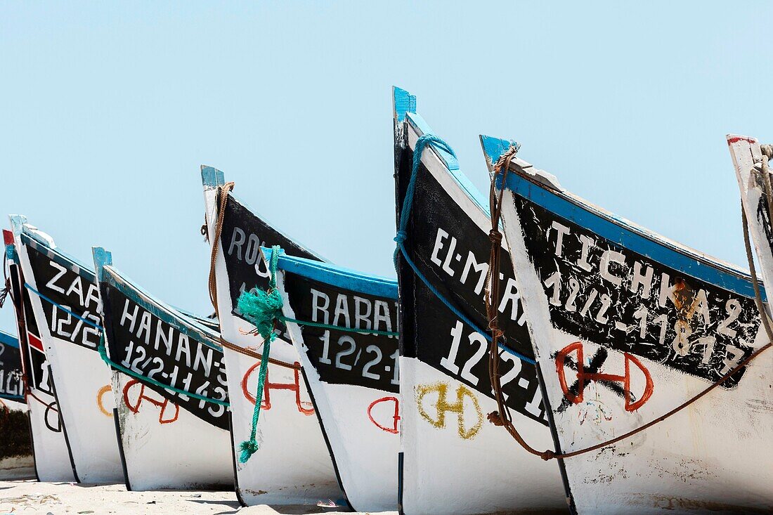 Marocco, Oued Ed-Dahab, Dakhla, Lassarga, fishing boats on the beach