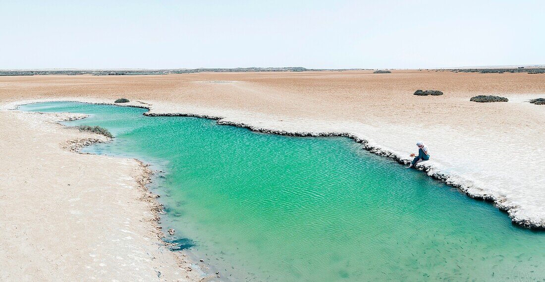 Marocco, Oued Ed-Dahab, Dakhla, Imlili, character at the edge of a saltwater hole in the middle of the desert