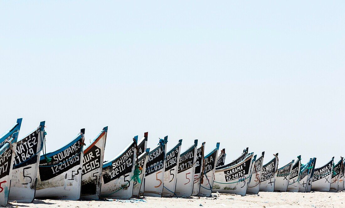 Marokko, Oued Ed-Dahab, Dakhla, Lassarga, Fischerboote am Strand