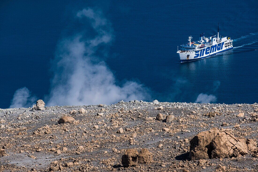 Italien, Sizilien, Äolische Inseln, die zum UNESCO-Welterbe gehören, Vulcano, Wanderung um den zentralen Krater