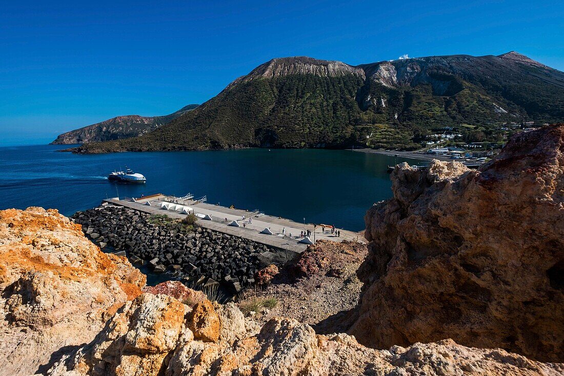 Italien, Sizilien, Äolische Inseln, die zum UNESCO-Welterbe gehören, Vulcano, Porto di Levante