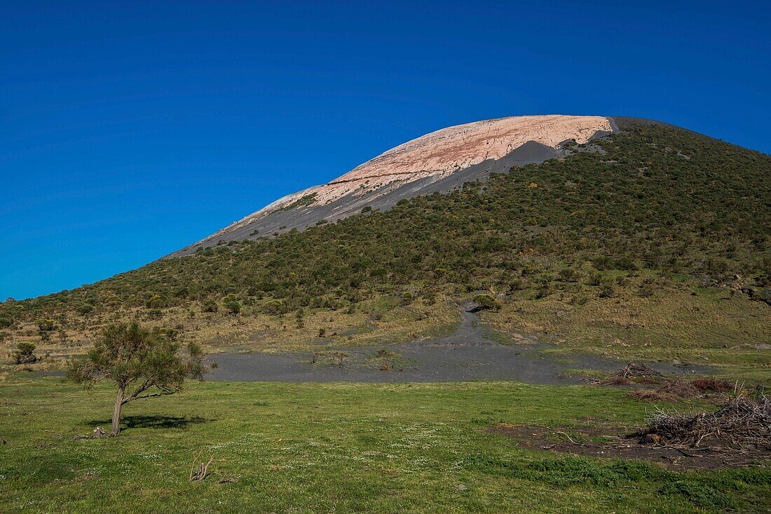 Italien, Sizilien, Äolische Inseln, die zum UNESCO-Welterbe gehören, Vulcano, am Fuß des Kegels