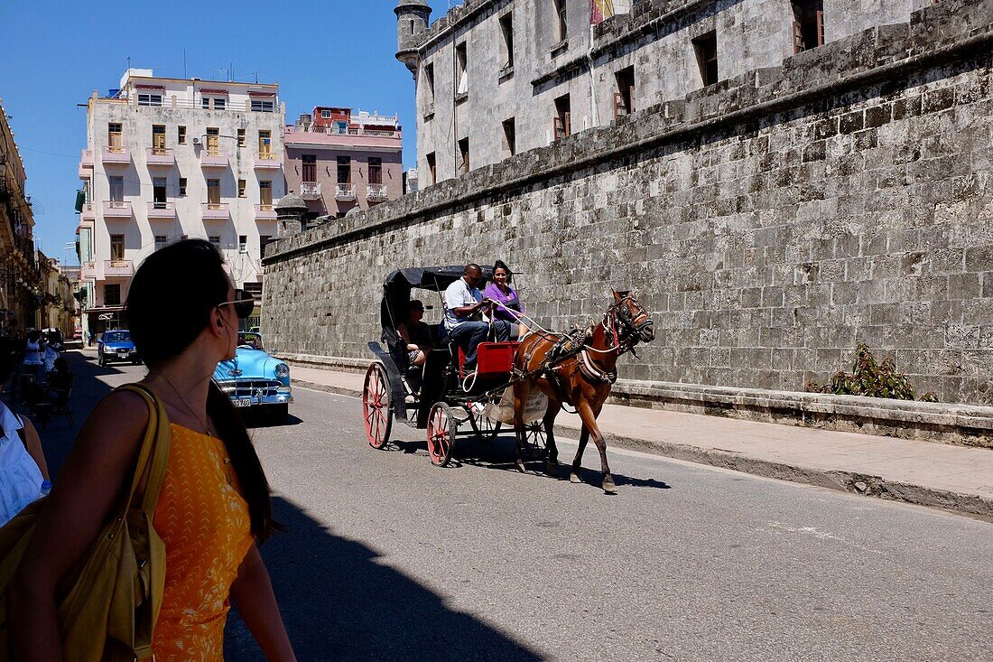 Kuba, Havanna, Stadtviertel Habana Vieja, von der UNESCO zum Weltkulturerbe erklärt, Kutsche