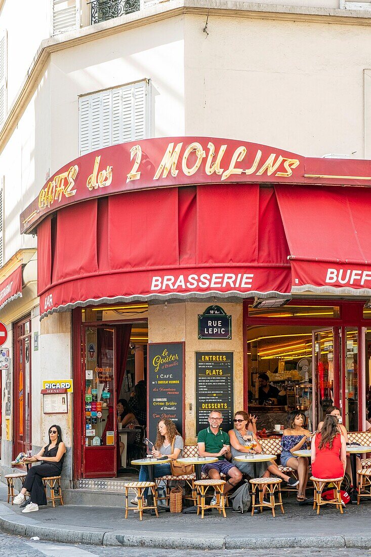 Frankreich, Paris, Rue Lepic, das Cafe des Deux Moulins, das als Kulisse für den Film Das fabelhafte Schicksal der Amelie Poulain diente