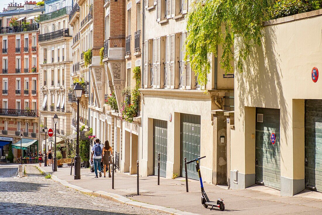 France, Paris, Rue Lepic