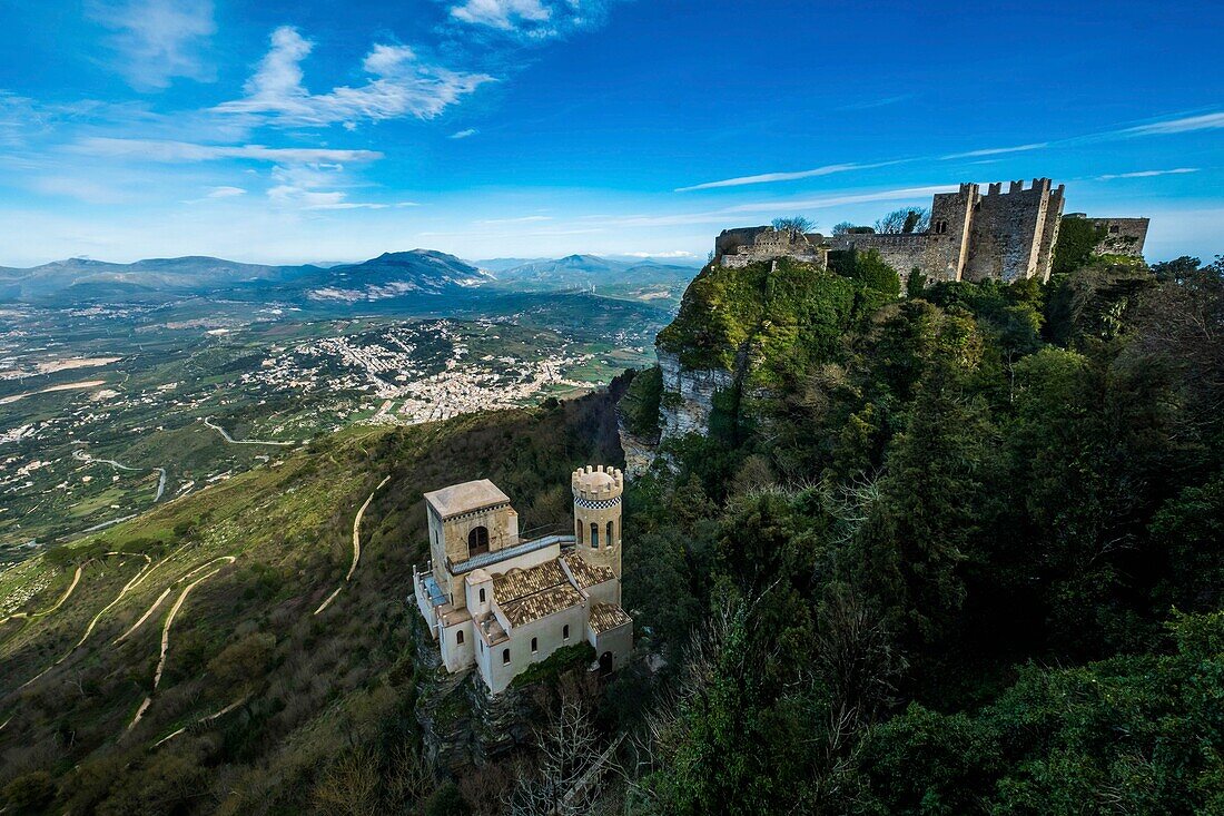 Italy, Sicily, Erice, fortified medieval city above Trapani, Torretta Pepoli and Castello di Venere, norman fortress from 12th century