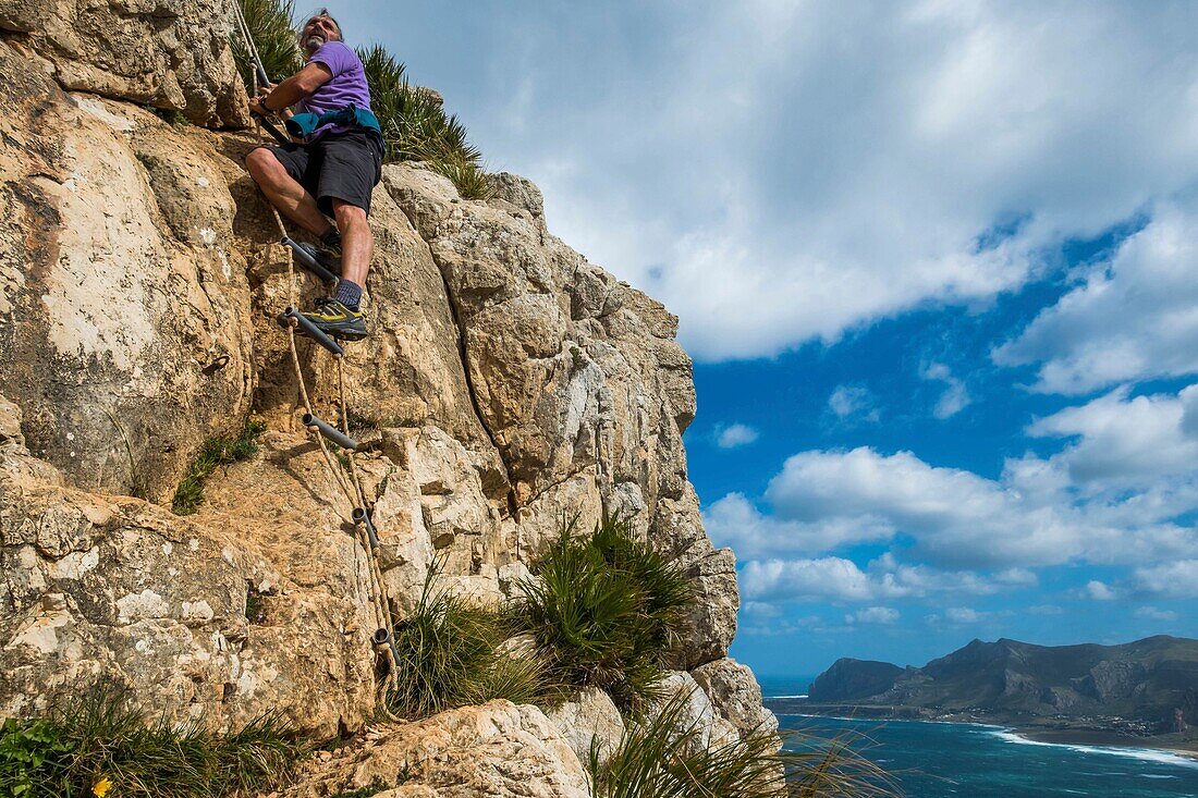 Italy, Sicily, Cornino, Monte Cofano, 659 m, key passage in climbing or small scale to access to the summit ridge