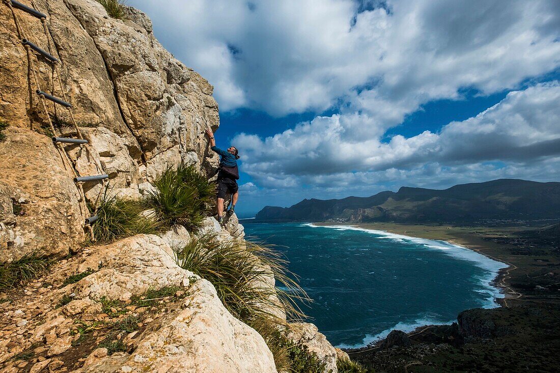 Italy, Sicily, Cornino, Monte Cofano, 659 m, key passage in climbing or small scale to access to the summit ridge