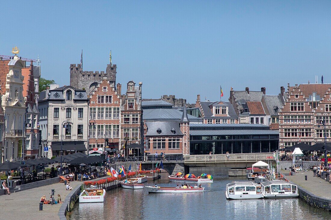 Belgium, East Flanders, Ghent, Grasbrug bridge spanning the Lys and connecting the Graslei (Herbs Quay) and the Korenlei (wheat quay)