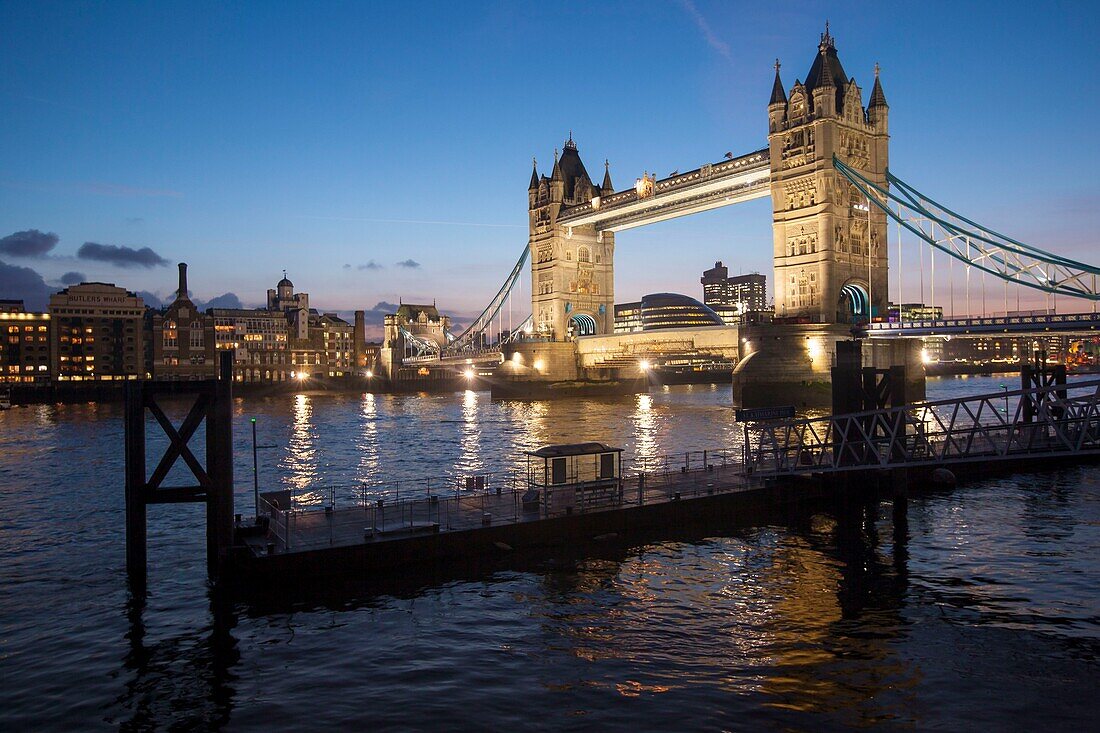 United Kingdom, England, London, illuminated Tower Bridge, night view of the bascule bridge crossing the River Thames, between Southwark and Tower Hamlets Districts