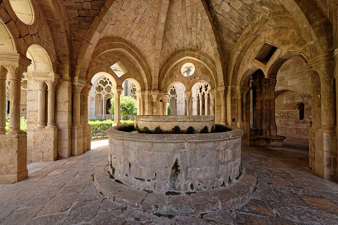 Spain, Catalonia, Tarragona Province, Alt Camp comarca, La ruta del Cister, Aiguamurcia, monastery of Santes Creus, the cloister