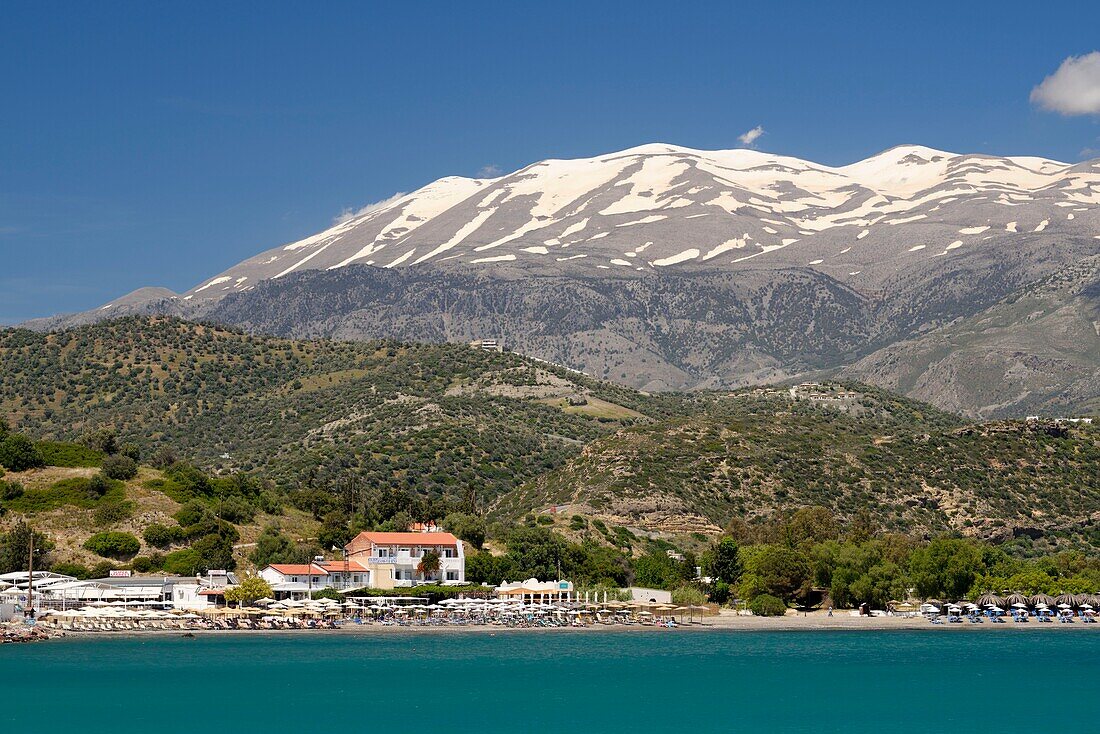 Greece, Crete, Agia Galini, Paralia Agia Galini, beach with Mount Ida (or Mount Psiloritis) rising to 2,456 meters