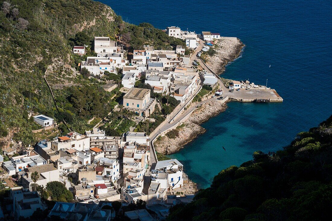 Italien, Sizilien, Trapani, Ägadische Inselgruppe, Levanzo, das Dorf von der Klippe aus