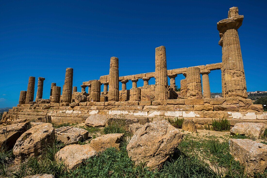 Italien, Sizilien, Agrigente, archäologischer Park des Tals der Tempel, von der UNESCO zum Weltkulturerbe erklärt, Tempel der Konkordie, Bronzestatue von Icare