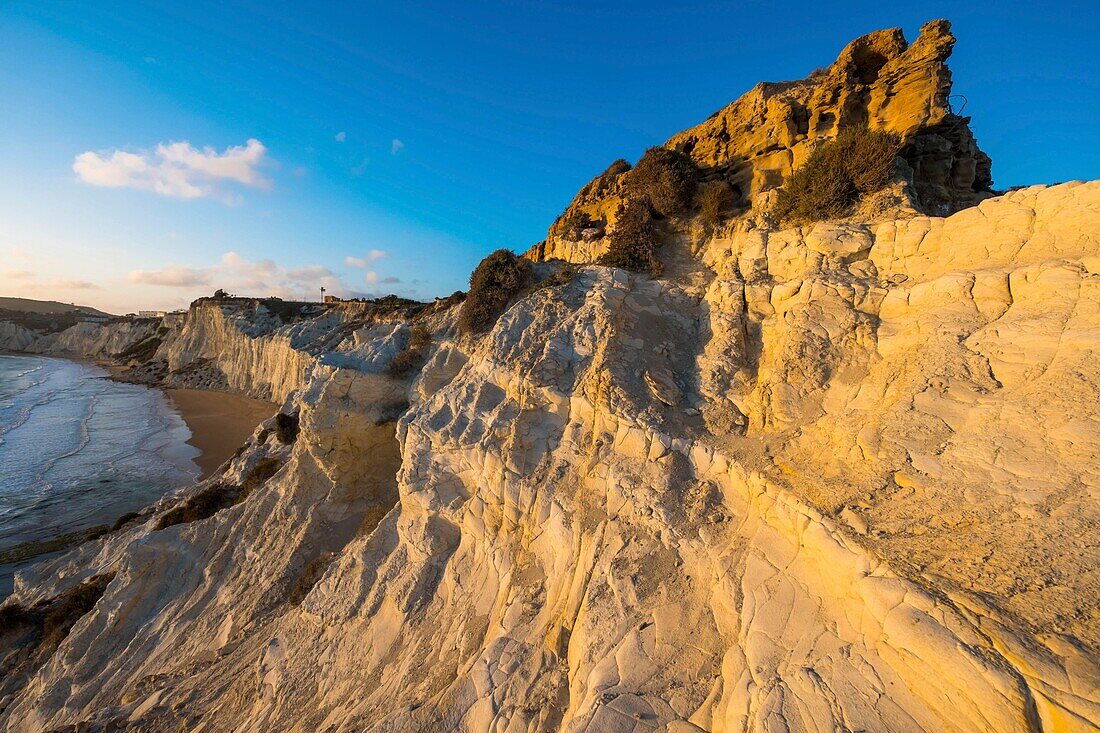 Italien, Sizilien, Realmonte, Scala dei Turchi, oder Türkenstiege, Klippe aus weißem Kalkstein über dem Meer