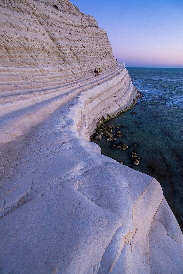 Italien, Sizilien, Realmonte, Scala dei Turchi, oder Türkenstiege, Klippe aus weißem Kalkstein über dem Meer