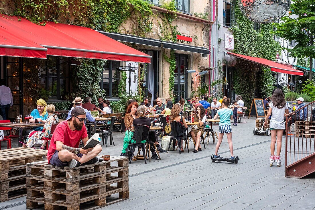 Georgien, Tiflis, Bezirk Chugureti, La Fabrika ist ein alternatives multifunktionales Kulturzentrum, das in einer ehemaligen sowjetischen Nähfabrik untergebracht ist