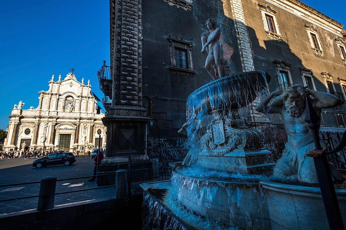 Italy, Sicily, Taormina, Catane, fountain, with cathedral in the back