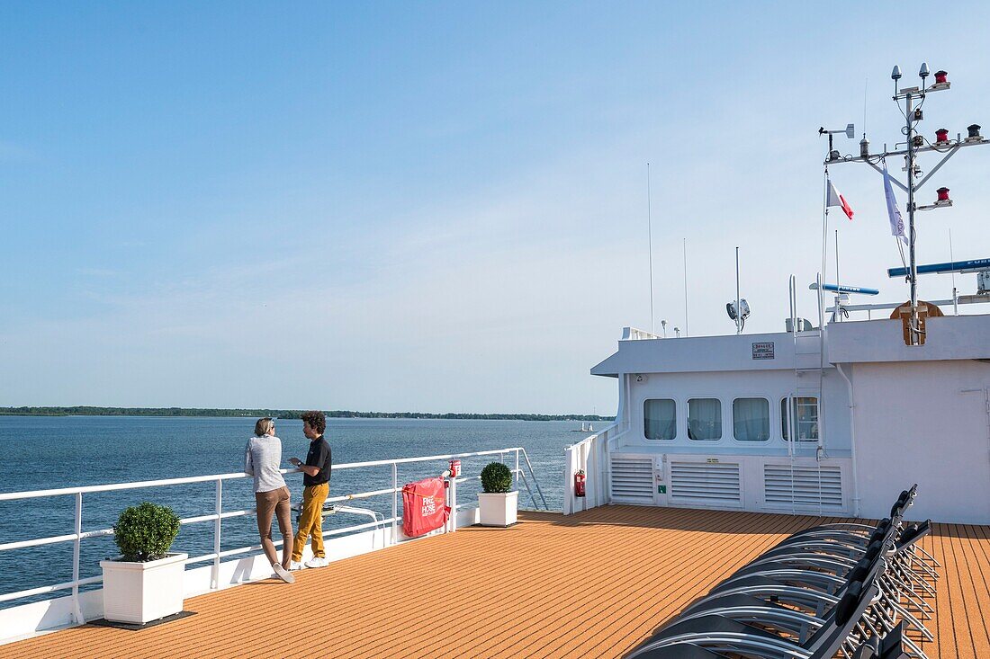 Canada, Ontario, cruise on the St. Lawrence River aboard Victory 2