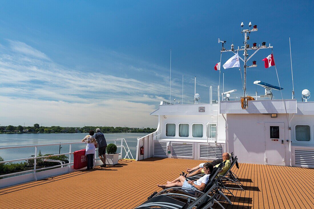 Canada, Ontario, cruise on the St. Lawrence River aboard Victory 2