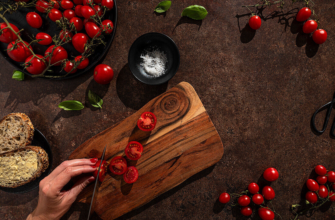 Woman slicing tomatoes_landscape