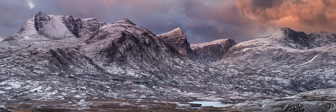 Sunrise over the mountains of Assynt in winter, Ben Mor Coigach, Beinn Tarsuinn, Sgurr an Fhidhleir and Beinn an Eoin with Lochanan Dubha below, Assynt, Assynt-Coigach National Scenic Area, Sutherland, Scottish Highlands, Scotland, United Kingdom, Europe