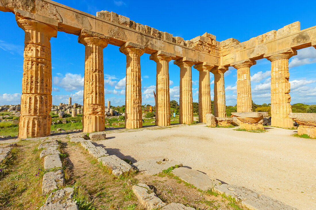 Temple of Hera (Temple E), Selinunte Archaeological Park, Selinunte, Trapani district, Sicily, Italy, Mediterranean, Europe