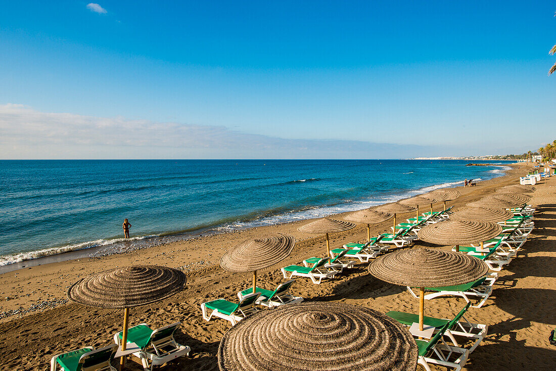 Strand Playa de la Fontanilla, Marbella, Costa del Sol, Andalusien, Spanien, Europa