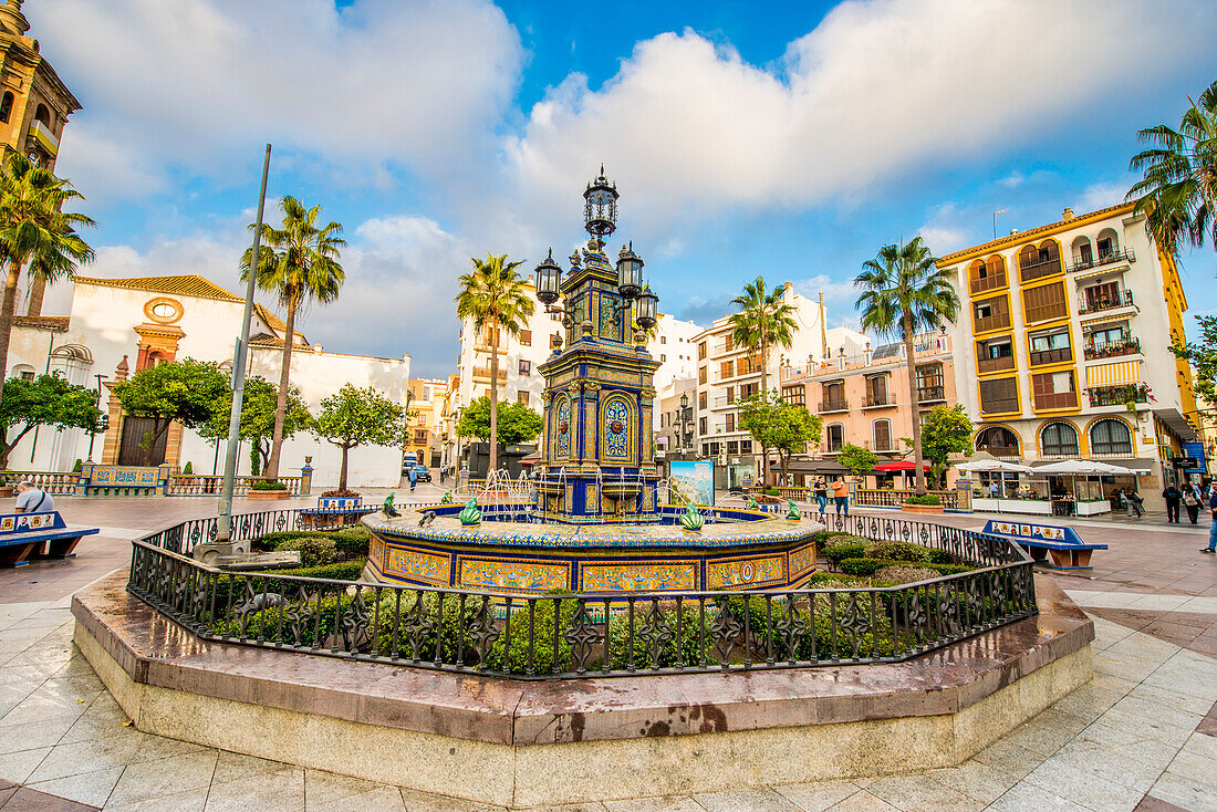 Zentraler Springbrunnen, Hauptplatz Plaza Alta, Algeciras, Andalusien, Spanien, Europa