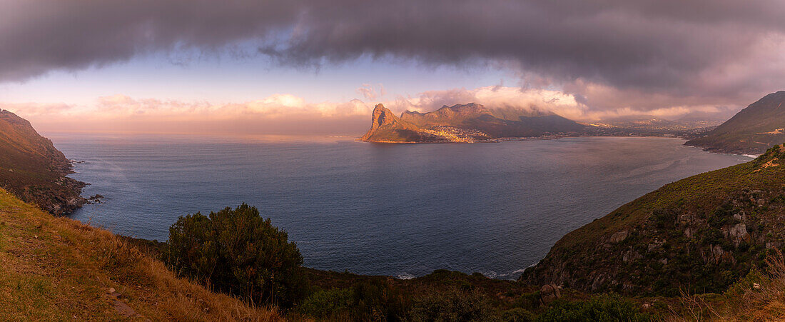 Blick auf die Hout Bay vom Chapmans Peak Drive aus, Hout Bay, Tafelberg-Nationalpark, Kapstadt, Westkap, Südafrika, Afrika