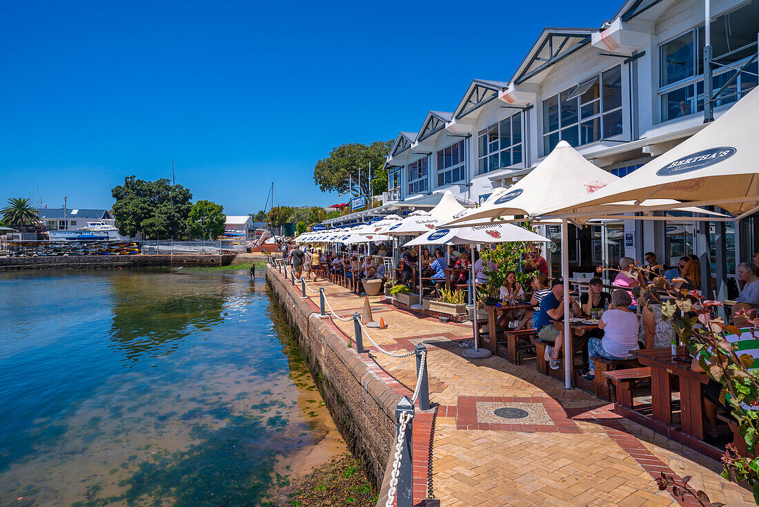 Blick auf ein Restaurant an der Waterfront, Simon's Town, Kapstadt, Westkap, Südafrika, Afrika