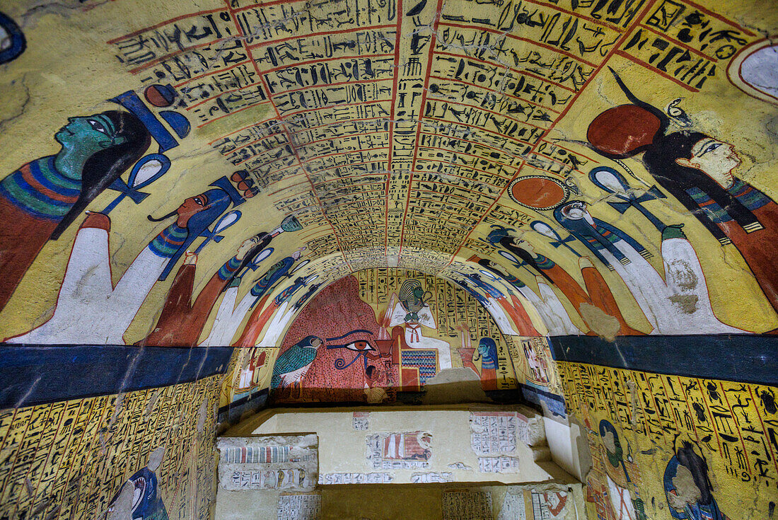 Eye of God Horus with Pharaoh at far end, Tomb of Pashedu, TT3, Deir el-Medina Tombs (Worker Tombs), Thebes, UNESCO World Heritage Site, Luxor, Egypt, North Africa, Africa