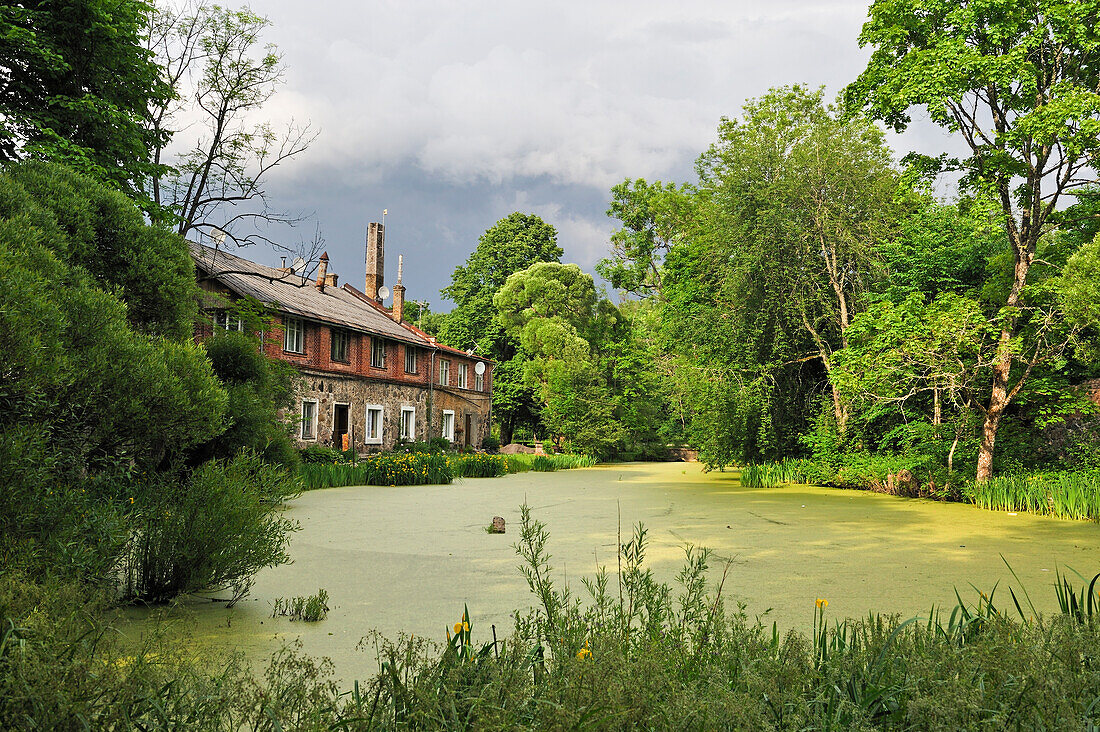 Haus im Dorf Krimulda, in der Nähe von Sigulda, Gauja-Nationalpark, Region Vidzeme, Lettland, Baltikum, Europa