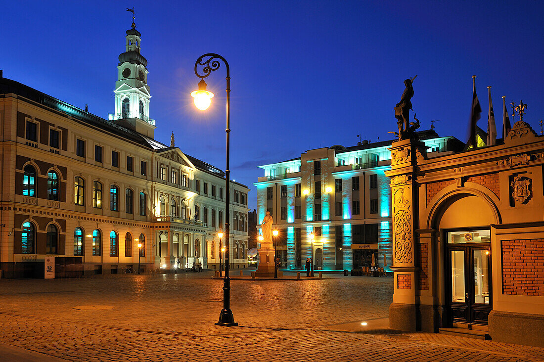 Rathausplatz bei Nacht, Ratslaukums, Riga, Lettland, Baltikum, Europa