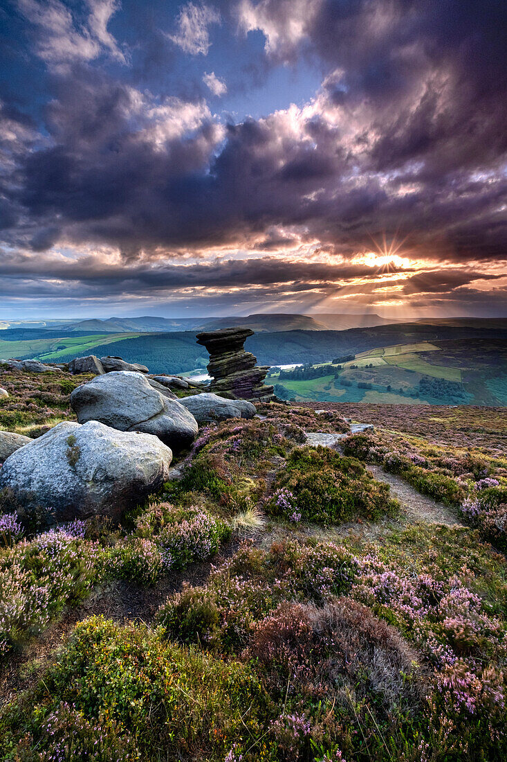 The Salt Cellar Rock Formation im Sommer, Derwent Edge, Peak District National Park, Derbyshire, England, Vereinigtes Königreich, Europa