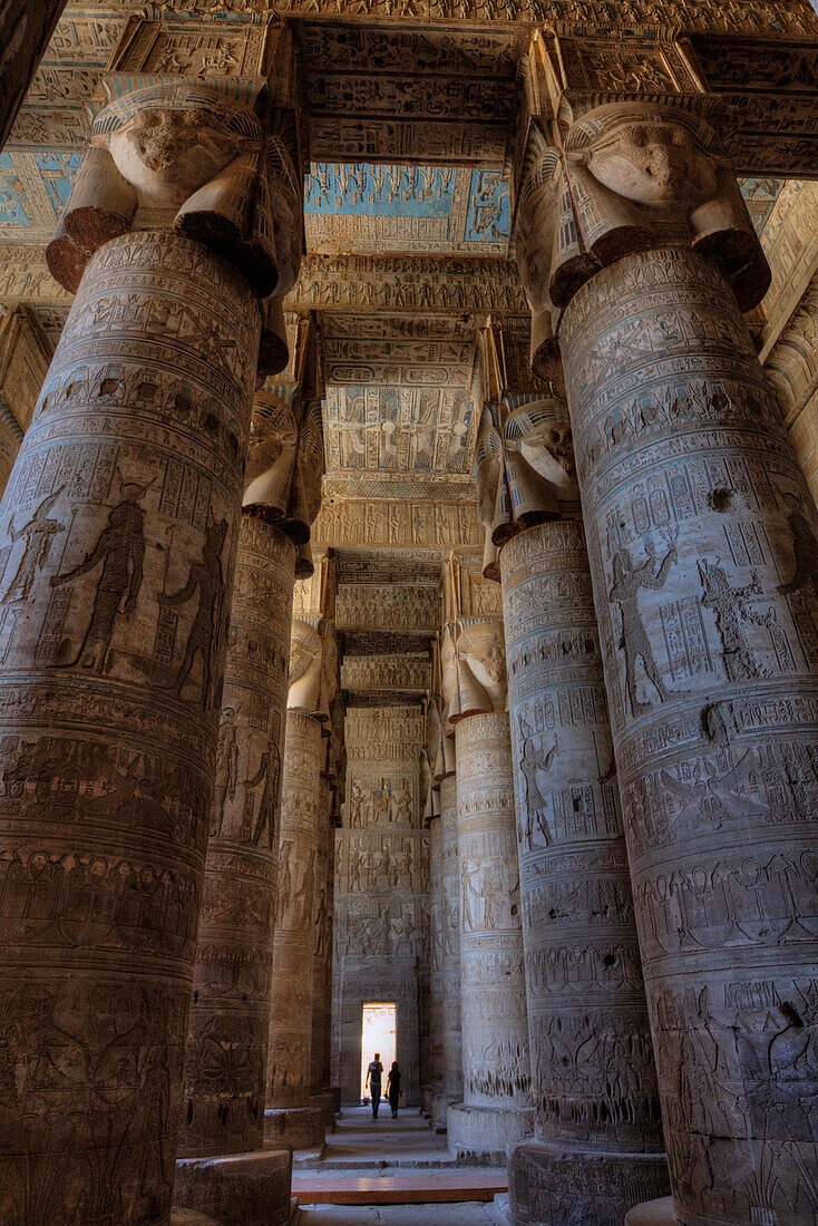 Die großen Säulen, Vestibül, Hathor-Tempel, Dendera, Qena, Ägypten, Nordafrika, Afrika