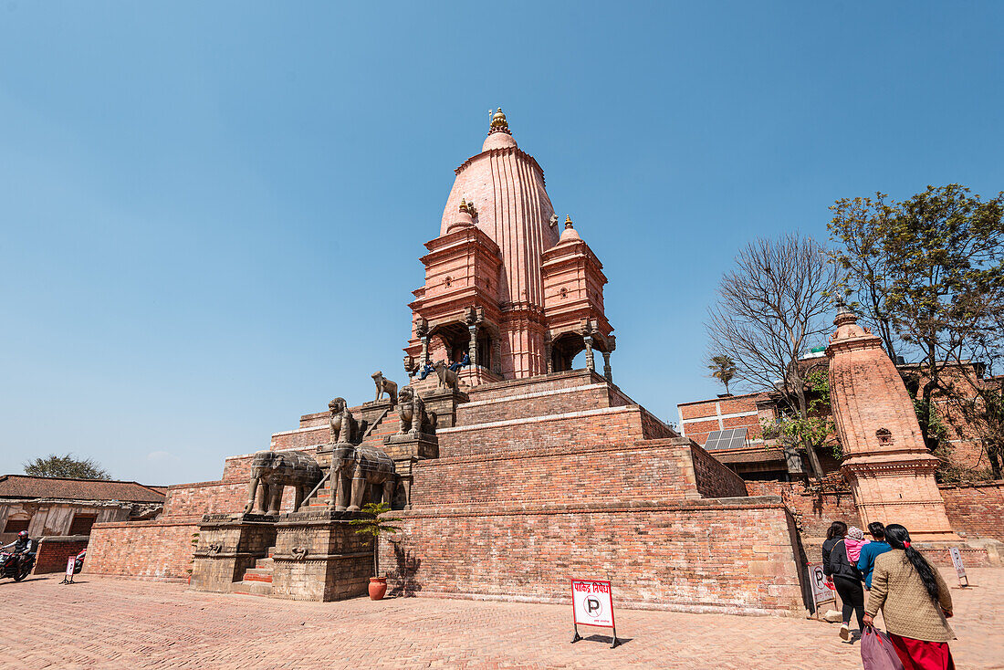 Shilu Mahadev (Phasi Dega), historischer Backsteintempel, UNESCO-Weltkulturerbe, im Kern der Altstadt von Bhaktapur, Kathmandutal, Nepal, Asien