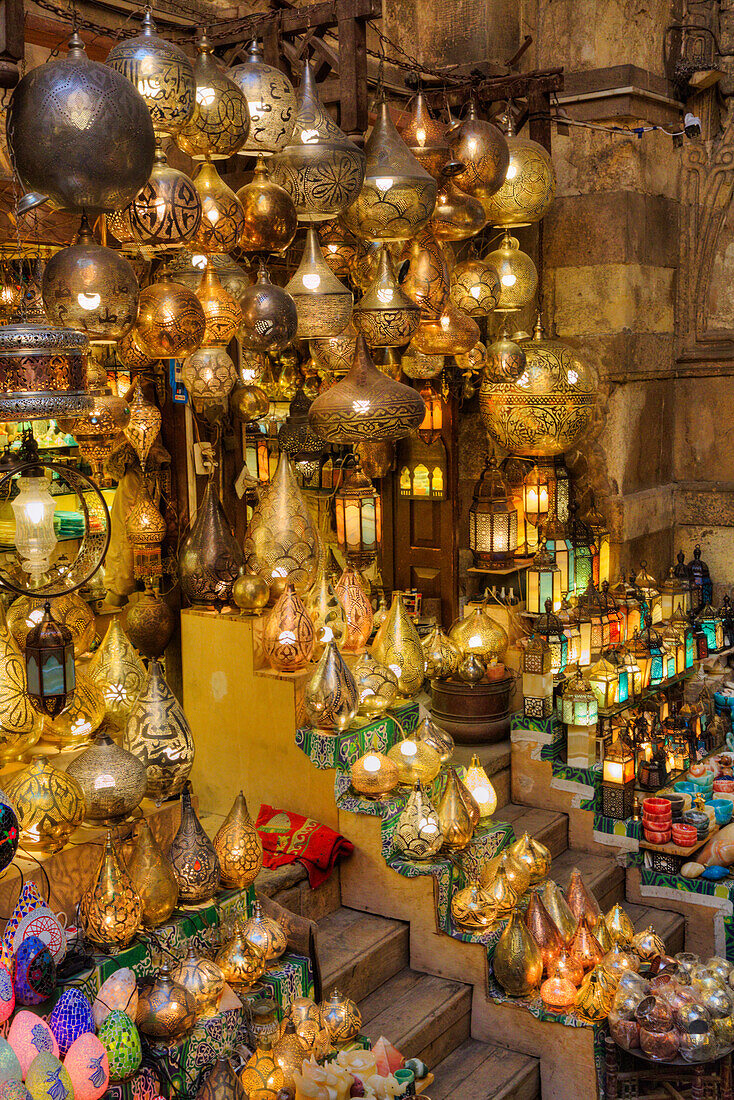 Lichter zu verkaufen, Der Khan el-Khalili Basar, Historisches Kairo, UNESCO Weltkulturerbe, Kairo, Ägypten, Nordafrika, Afrika