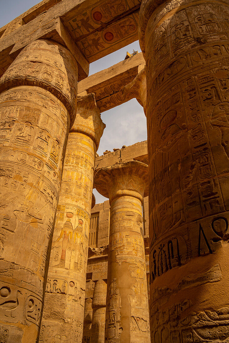 Ansicht der Säulen, Große Hypostylhalle, Karnak-Tempelkomplex, UNESCO-Welterbe, bei Luxor, Theben, Ägypten, Nordafrika, Afrika