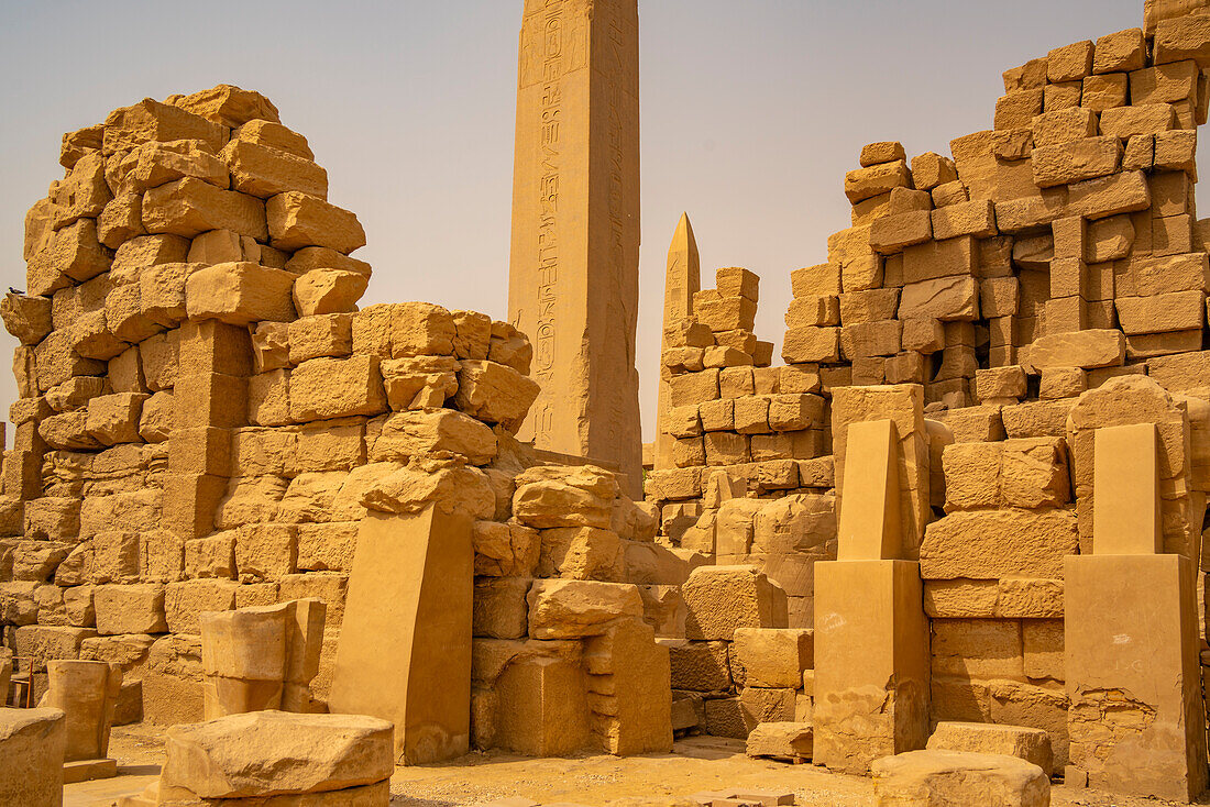 Ansicht des Obelisken der Hatschepsut, Karnak-Tempelkomplex, UNESCO-Welterbe, bei Luxor, Theben, Ägypten, Nordafrika, Afrika