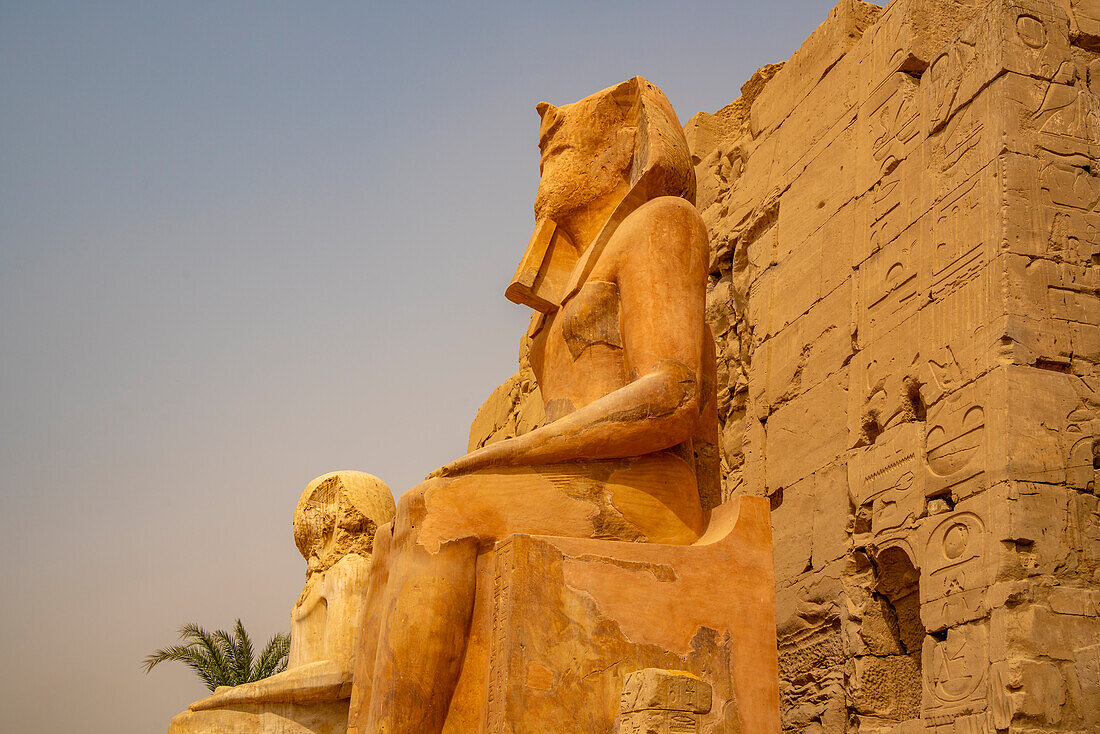 Blick auf den Karnak-Tempelkomplex, UNESCO-Weltkulturerbe, bei Luxor, Theben, Ägypten, Nordafrika, Afrika