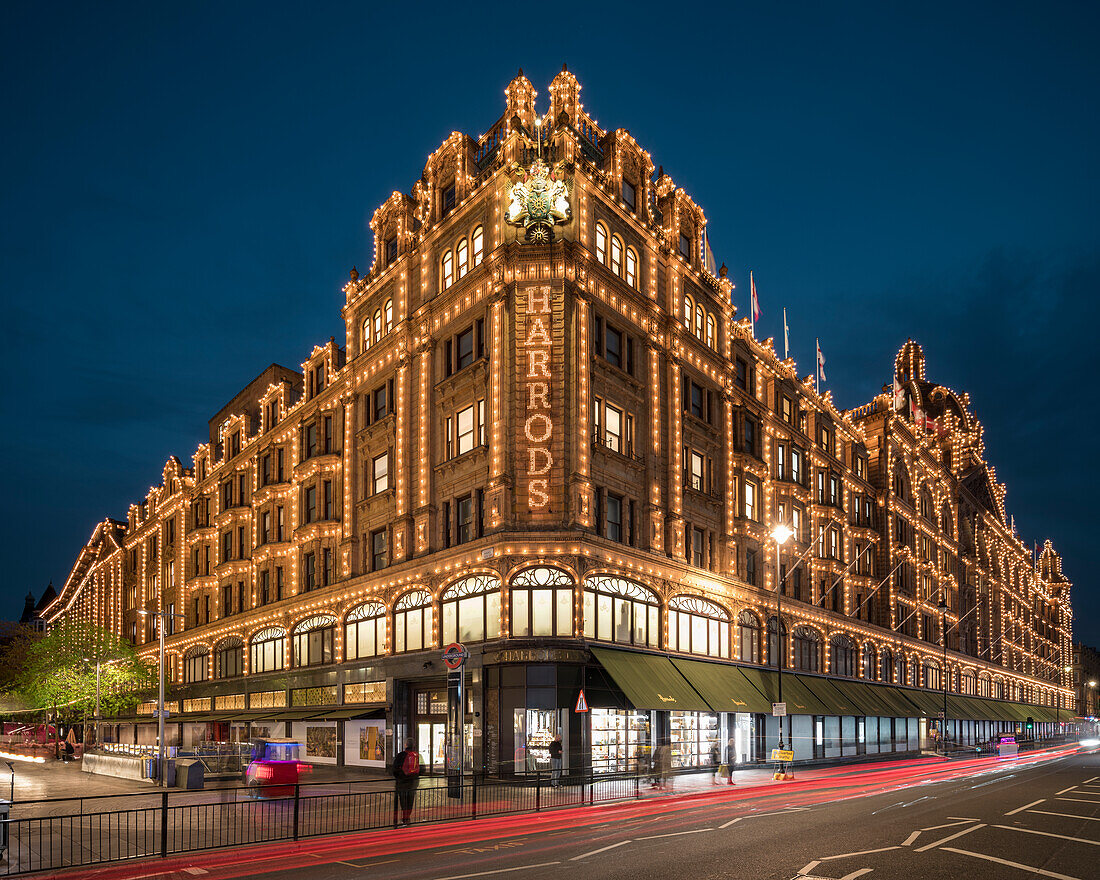 Außenansicht des Harrods Store, Knightsbridge, West London, London, Vereinigtes Königreich, Europa