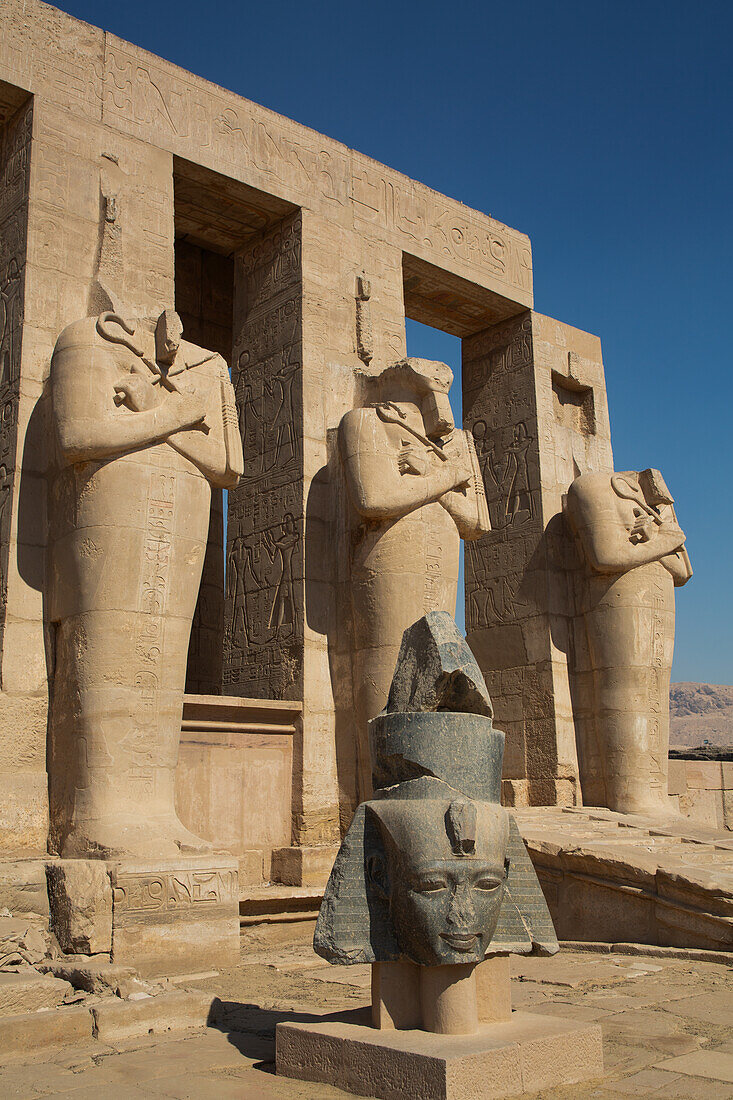 Granite Head of Ramesses II in front of Osiris Statues, Ramesseum, Memorial Temple of Pharaoh Ramesses II, 13th century BC, Ancient Thebes, UNESCO World Heritage Site, Luxor, Egypt, North Africa, Africa