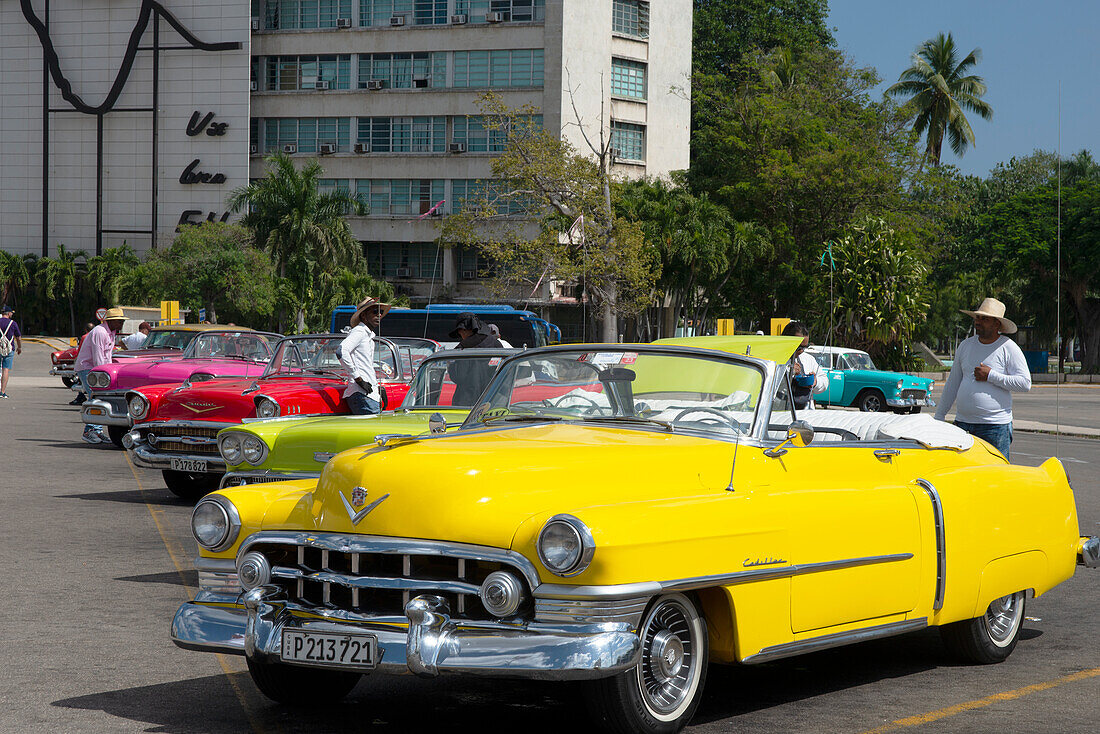 Oldtimer, Plaza de la Revolucion, Havanna, Kuba, Westindien, Karibik, Mittelamerika